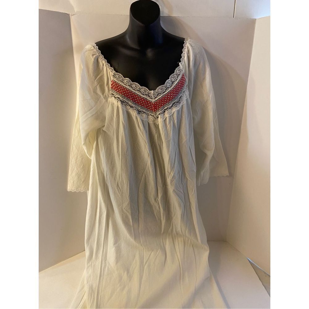 Glencraft  Lingerie Union Tag Made in USA gown medium white red #29354‎
